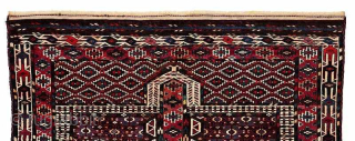 Yomut Ensi Rug
174 x 126 cm (5' 9" x 4' 2")
Turkmenistan, late 19th century
Condition: very good, good pile,
Warp: wool, weft: wool, pile: wool


salihunal@msn.com          