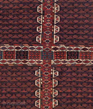 Yomud Ensi
156 x 133 cm (5' 1" x 4' 4")
Turkmenistan, second half 19th century
Condition: good, low pile,
Warp: wool, weft: wool, pile: wool


salihunal@msn.com           