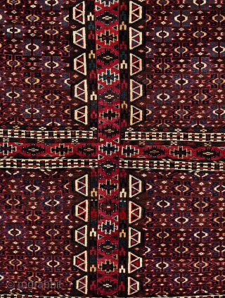 Yomut Ensi Rug
174 x 126 cm (5' 9" x 4' 2")
Turkmenistan, late 19th century
Condition: very good, good pile,
Warp: wool, weft: wool, pile: wool


salihunal@msn.com          