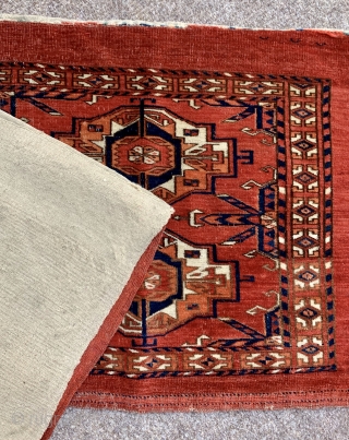 Superior antique Tekke 6 gul torba with great clarity.
Finely woven, size 120 x 45

Ex Ned Long collection.                