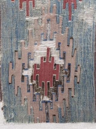 Beautiful Anatolian kilim fragment 17th Century. 100 x 75 cm.
                       