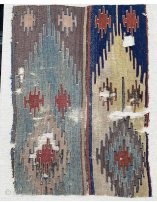 Beautiful Anatolian kilim fragment 17th Century. 100 x 75 cm.
                       