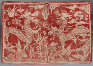 Two Dragons with a flaming pearl.  (17th to 18th century.)
This is the only felt known in this large format. Two dragons depicted in a highly accomplished graphic Ming style. 
256 cms  ...