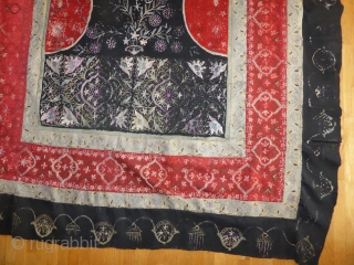 Drapery 19th cent. Two separate draperies 125 x 246 and 123 x 241 cm.
Silk embroidery on thin wool foundation. Every coloured fondation are in separate pieces, sewn together.
Provenance: Swedish mansion.
Origin: Probably Persia  ...