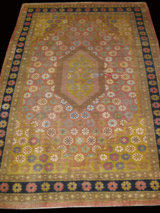 Deccan carpet measuring 4 x 6 feet