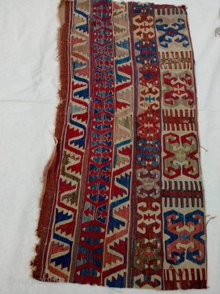 Anadolu Konya kilim. fragman, original, with a very fine texture, natural dyes, a fascinating rare piece, dimensions 70 cm wide / length 120 cm.         