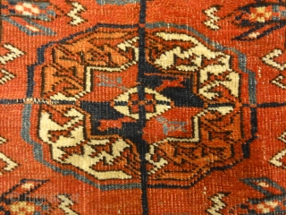 Fine Antique Tekke Bukhara Rug
3’1″ x 3’4″                          