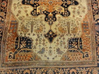 Antique Farahan 
4'4" x 6'4"                            