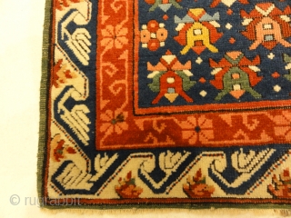 Rare Antique Cabbage Rose Seychour Rug
3’7″ x 5’10”                         