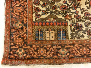 Sarouk Farahan Rug Circa 1880
4'3" x 6'7"                          