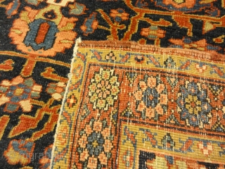 Antique Heriz Rug with a Unique Field
4'9" x 6'2"                        