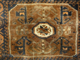 Antique Baluch Bagface
Size: 2’3″ x 3′                           