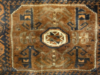 Antique Baluch Bagface
Size: 2’3″ x 3′                           