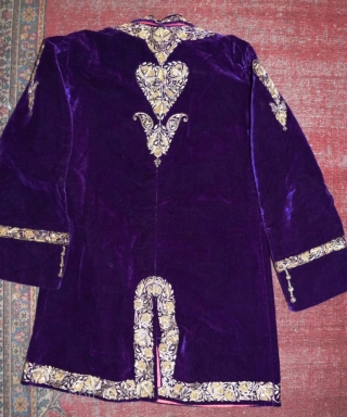 A silver threat work in gold polish baby coat on velvet. Fine workmanship and as new, hardly used or never used. Probably early 1900. Size: Length: 29". Shoulder size: 12" and chest  ...