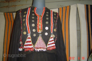 Antique pakistan afghan nuristan
woman,s embroidered weding Dress
pazyryk Antique
Amsterdam
                         