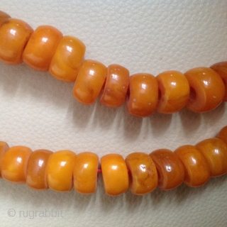 Amber
64 pice 1 cm ech
80cm long                           