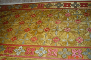 Erly 19e century silk textile fragment
275cm x 108cm
pazyryk antique                        