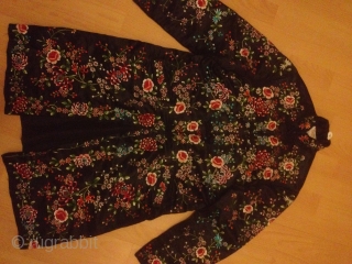Stunning antique chinese/SILK
Silk embroidered needle work Dress
Excellent condition 100cmx55cm                        