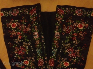 Stunning antique chinese/SILK
Silk embroidered needle work Dress
Excellent condition 100cmx55cm                        