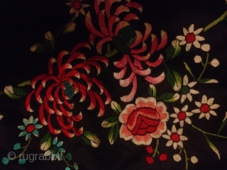 Stunning antique chinese/SILK
Silk embroidered needle work Dress
Excellent condition 100cmx55cm                        