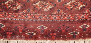 Turkmen Yomud Chuval 
77x 111 cm / 2'6'' x 3'7''                       