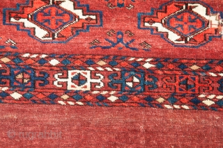 Turkmen Teke Chuval  81 x 100 cm / 2'7'' x 3'3''                     