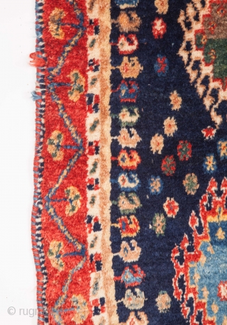 Gabbeh Rug  105 x 137 cm / 3'5'' x 4'5''                      