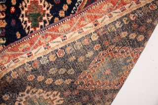 Gabbeh Rug  105 x 137 cm / 3'5'' x 4'5''                      