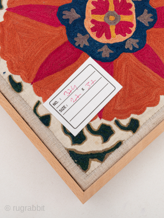 Framed Antique Suzani Fragment
27 x 37 cm / 10.6 x 14.5 in.
SKU:374                     