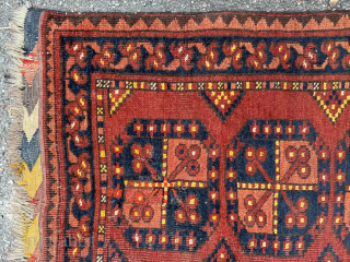 Interesting Beshir small rug with a beautiful yellow color                        