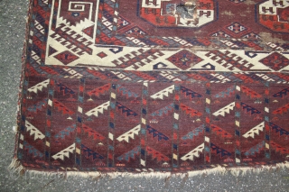 Rare Yomud group maincarpet from 1800-1830, with very rare secondary gül and curled leaf border ,intresting opposite elem design, superb colors,fine weave, collector's piece, size 279x171       