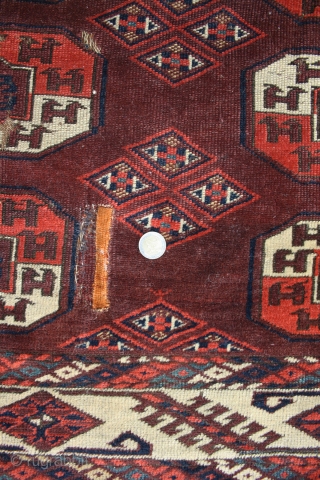 Rare Yomud group maincarpet from 1800-1830, with very rare secondary gül and curled leaf border ,intresting opposite elem design, superb colors,fine weave, collector's piece, size 279x171       