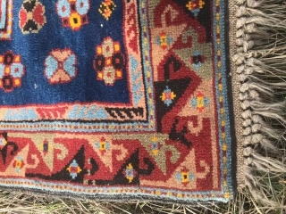 Caucasian carpet: 110 X 155 cm. Circa 1920-1930                         