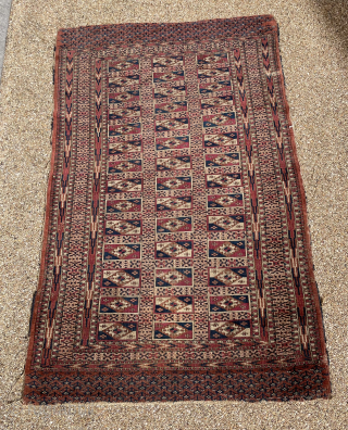 Turkoman Tekke .Third quarter of 19th Century .Unusual format on a rug. Very fine piece.
155cm x 100cm.
Contact for more info.
             