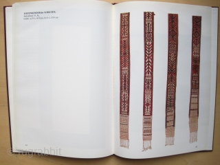 Book: Bernheimer: Alte und antike Knüpfarbeiten der Turkmenen, 1977
Nice exhibition catalogue on antique Turkoman weavings, mainly on main carpets of Yomuds and Ersari/Beshir, Ersari- and Saryk-torbas and tent bands of the Yomud
Cloth,  ...