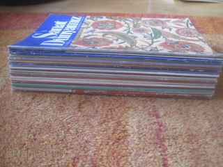 Sanat Dunyamiz: 20 (older) issues: No. 1, 2, 3, 4, 8, 9, 10, 11, 12, 14, 15, 16, 17, 18, 19, 20, 24, 25, 29, 32 (1974-1985)

20 old issues of this glossy  ...