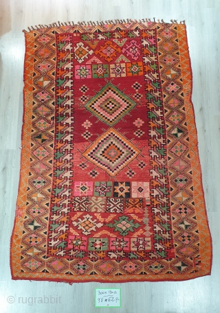 Vintage moroccan rug from Boujaad area in good condition..9'8 × 6'2 / 300 x 190 cm






Berber rug / moroccan rug / oriental rug          