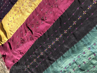 Zoroastrian textile shalwar fragment

five distinct, wide tiraz bands teal, indigo, magenta, saffron yellow, and purple original hand-printed & woven back from a 19th-century shalvar-i Zartoshti leg section.

Size: 34 cm x 53 cm  ...