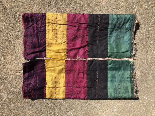 Zoroastrian textile shalwar fragment

five distinct, wide tiraz bands teal, indigo, magenta, saffron yellow, and purple original hand-printed & woven back from a 19th-century shalvar-i Zartoshti leg section.

Size: 34 cm x 53 cm  ...