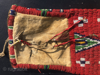 Sioux? Found all 3 items together from an old southern German collection. 
Indigene Kunst der Ureinwohner Nord Amerika Sioux Man’s Hide Bag.


1 .Der Tabakbeutel scheint aus einer Prärie-Indianerkultur zu stammen, möglicherweise von  ...