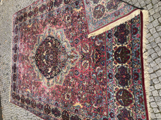 Beautiful Yazd Carpet 270 cm x 370 minimal wear 
1920s circa 26 kg 
Shipping included price * 
Condition : as found not washed 
WhatsApp +49 176 62874499      