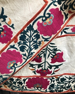 Antique & Rare double sided Suzani Bedspread from Bukahra Emirate 
Material: Silk on Linen 
Condition: vg 
Design: inspired by late Safavid brocade / Mughal India textiles 
Age : pre 1868 
 
Contact:  ...