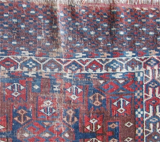 3' 9" x 5' 2" Yomud with a rarer Kepse Gul format for the smaller Turkmen "dowry" rugs.  Free Ship U.S.  3 day returns policy.  Sorry, no direct overseas  ...