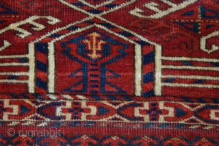 Antique Turkman Kedjebe Torba. Likely Kizil Ayak? Circa 1850 - 70. Asymmetric open right. All excellent dyes, with real green and a good yellow. Typical terra cotta red. Good condition with good  ...