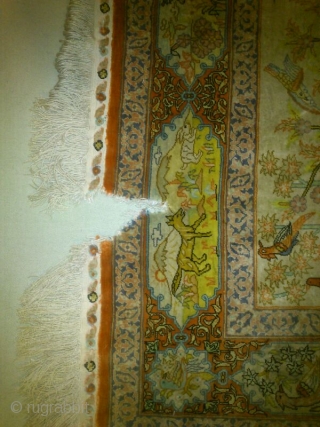 Silk carpet
Size 100x160
Condition is good
It dosent bruise
                          