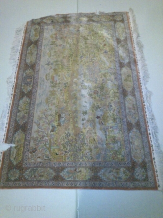 Silk carpet
Size 100x160
Condition is good
It dosent bruise
                          