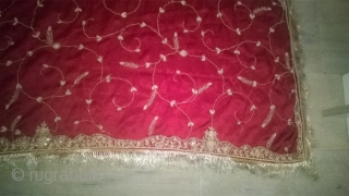 Beautiful Vintage Zardozi Metal Embroidery Double layer shawl Ruby and Silver

1970s, 100 % Silk

in perfect condition (handembroidered)

size: 100 * 220 cm

            