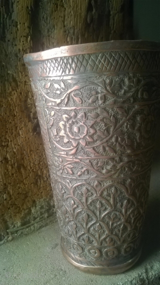 beautyfull handcrafted and used antique coppercup with nice patina from Ladakh 19th/20th Century

height: 22 cm

width: 9 cm                