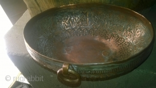 beautyfull handcrafted and used antique copperbowl with nice patina from Ladakh 19th/20th Century

height: 8 cm

width: 14,4 cm

length: 27 cm              