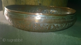 beautyfull handcrafted and used antique copperbowl with nice patina from Ladakh 19th/20th Century

height: 8 cm

width: 14,4 cm

length: 27 cm              